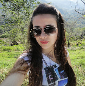 Meet your Posher, Lorena